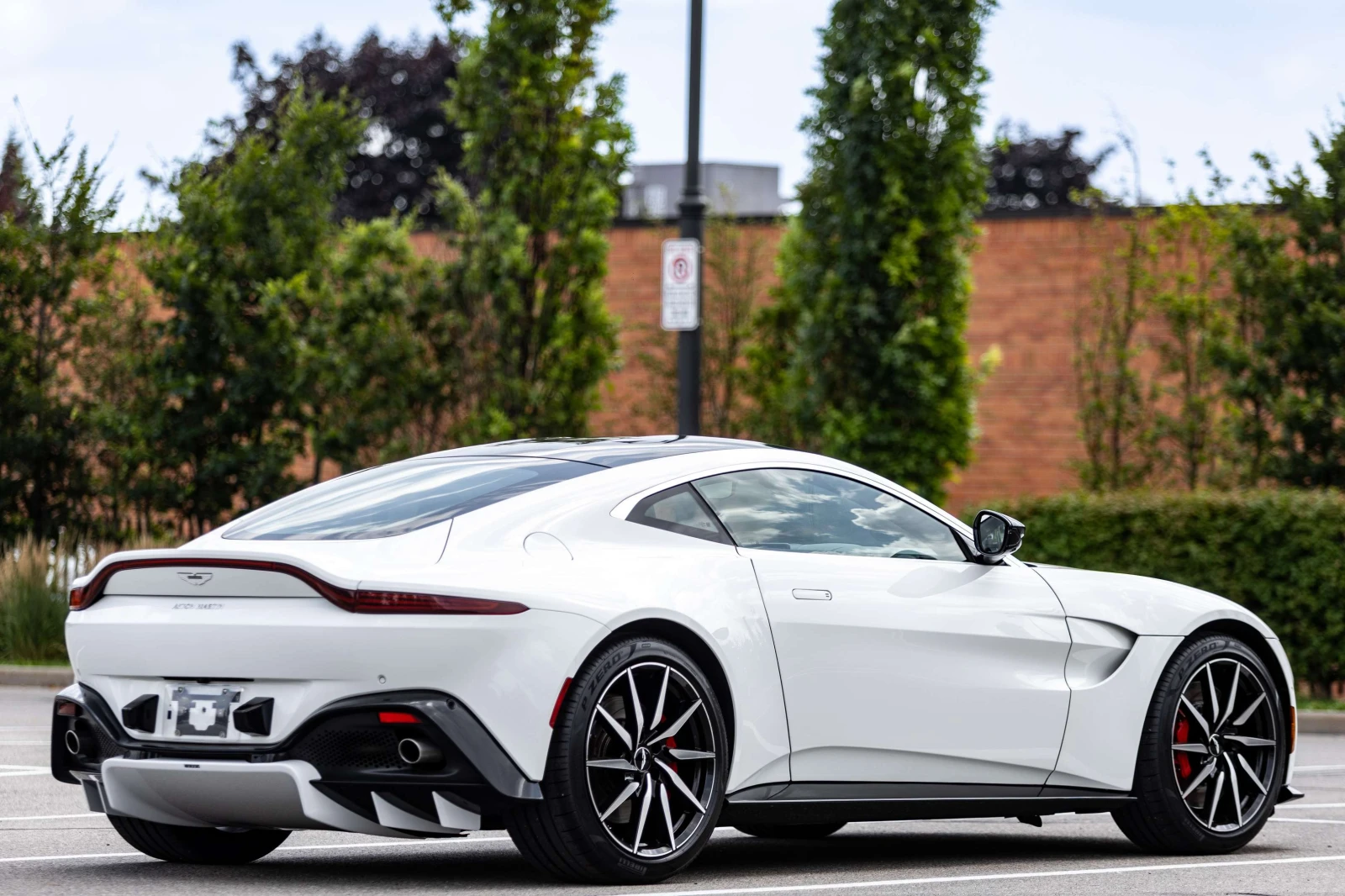 Aston Martin V8 Vantage V8 / 4.0L / TWIN TURBO / $28, 000 ЕКСТРИ / ЦЕНА ДО, снимка 6 - Автомобили и джипове - 55008584