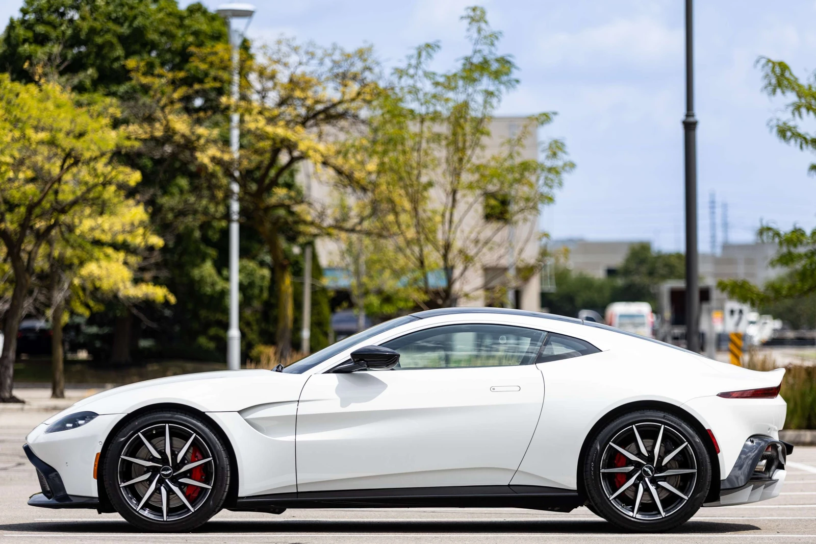 Aston Martin V8 Vantage V8 / 4.0L / TWIN TURBO / $28, 000 ЕКСТРИ / ЦЕНА ДО, снимка 8 - Автомобили и джипове - 55008584