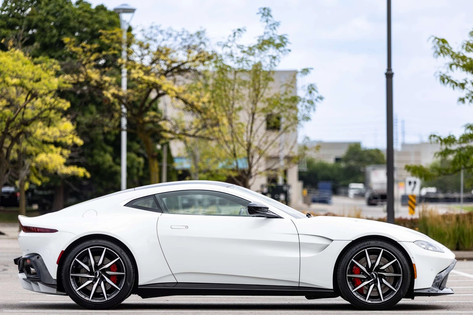 Aston Martin V8 Vantage V8 / 4.0L / TWIN TURBO / $28, 000 ЕКСТРИ / ЦЕНА ДО, снимка 7 - Автомобили и джипове - 55008584