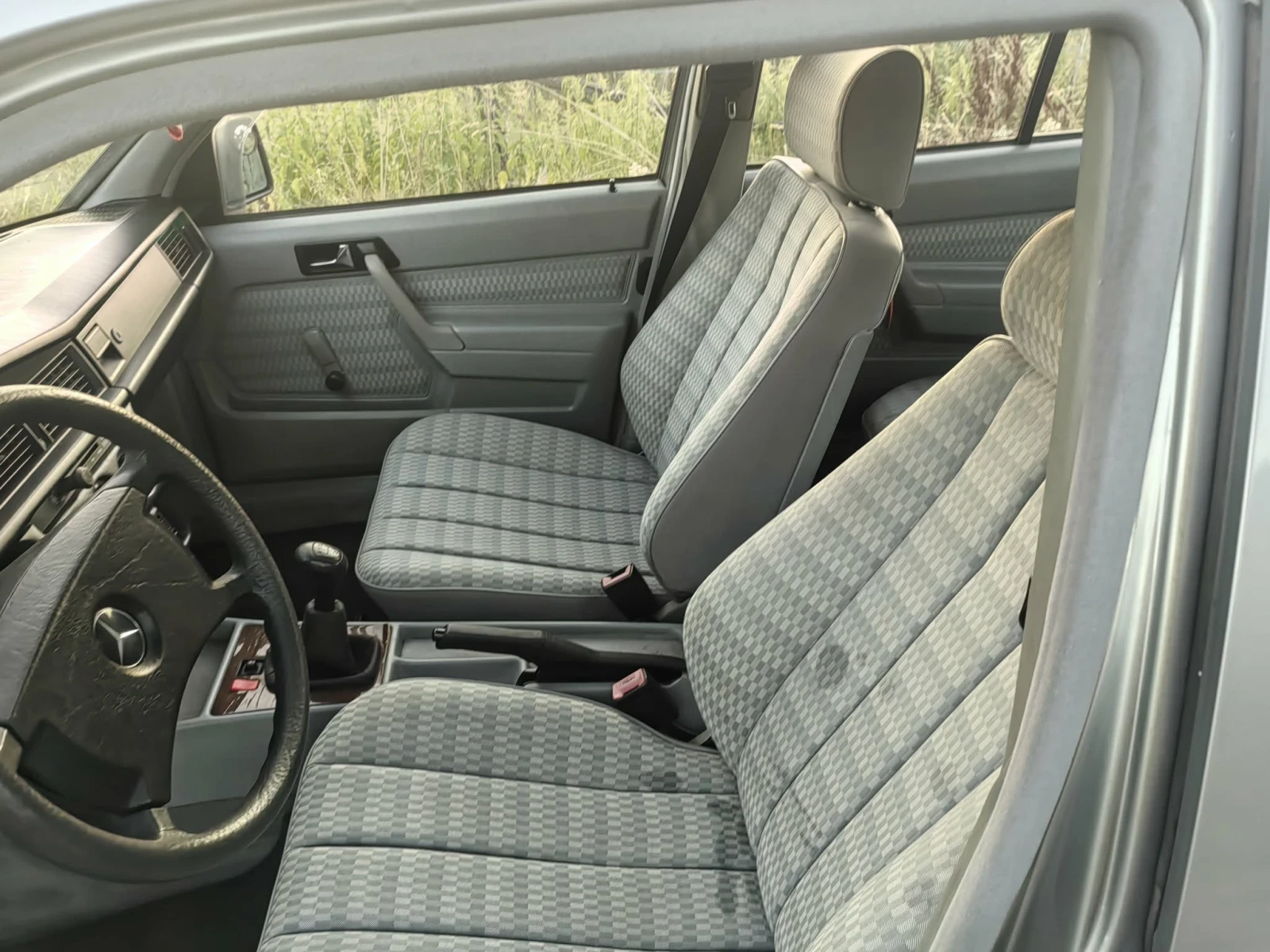 Mercedes-Benz 190 2.0D ТОП СЪСТОЯНИЕ, снимка 11 - Автомобили и джипове - 55605143