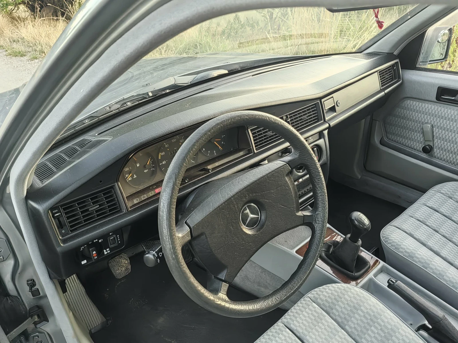 Mercedes-Benz 190 2.0D ТОП СЪСТОЯНИЕ, снимка 9 - Автомобили и джипове - 55605143