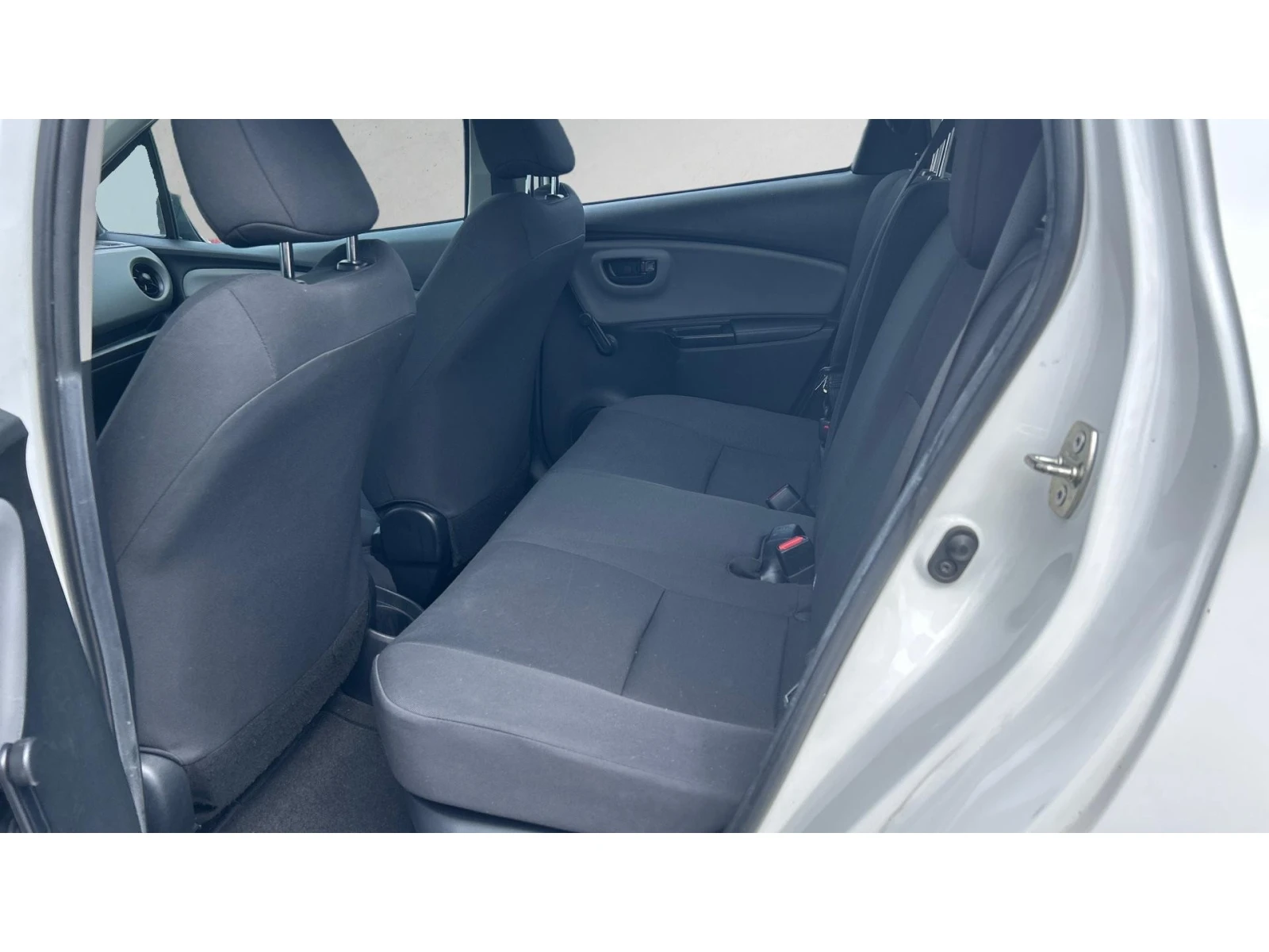 Toyota Yaris 1.5 HSD, Месечна вноска от 199  , снимка 12 - Автомобили и джипове - 55751766