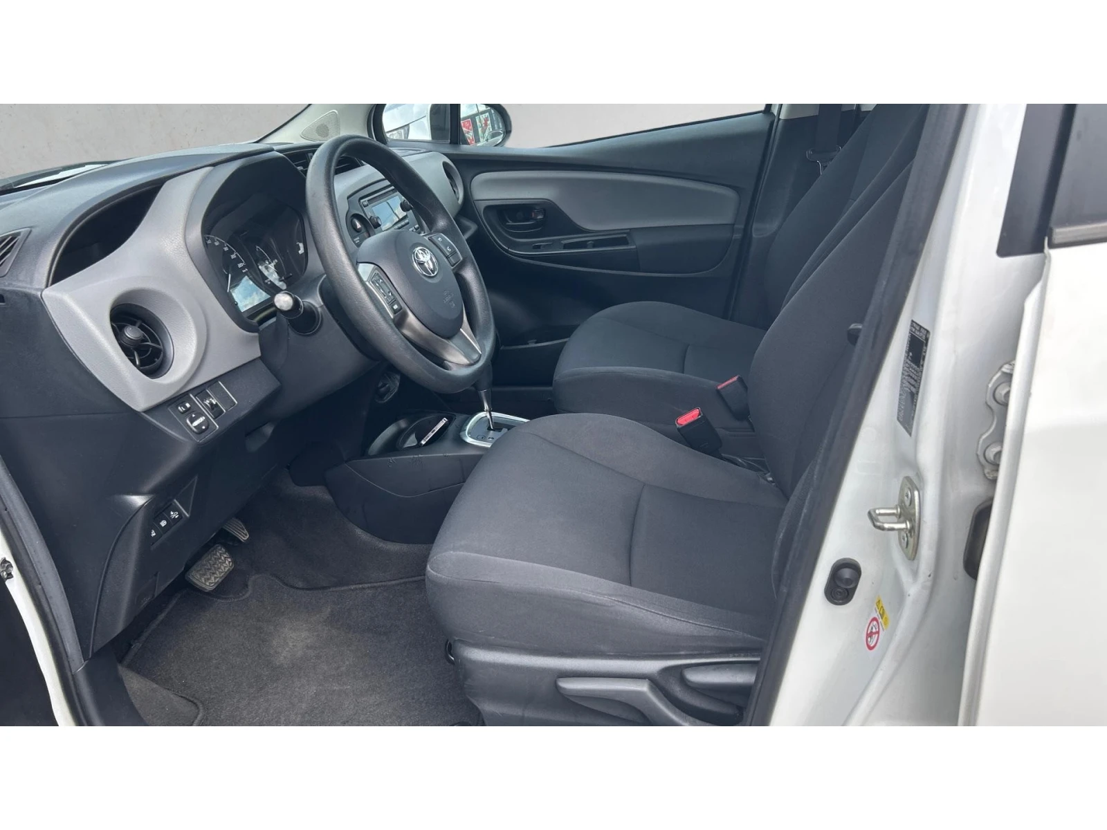 Toyota Yaris 1.5 HSD, Месечна вноска от 199  , снимка 11 - Автомобили и джипове - 55751766