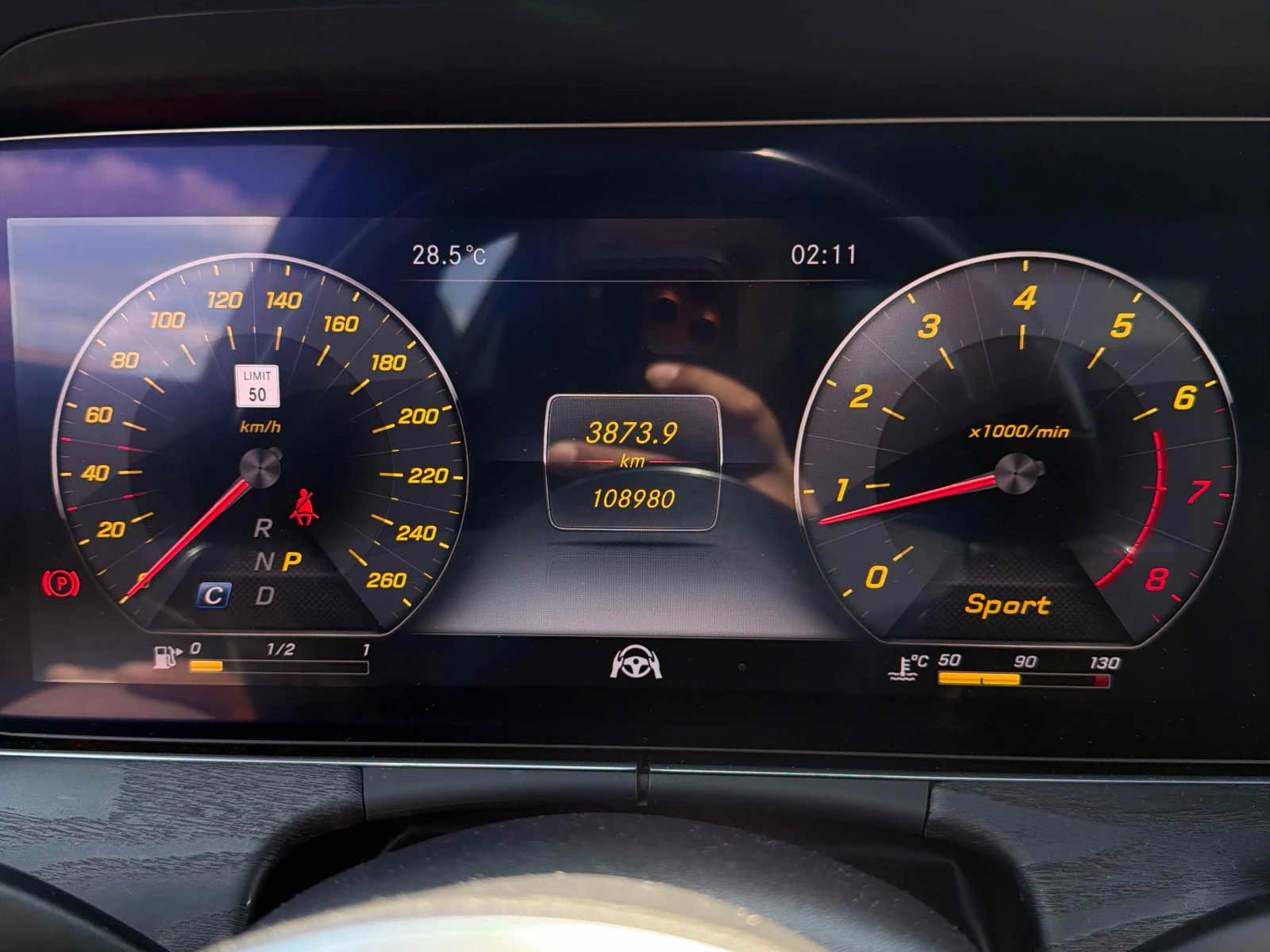 Mercedes-Benz E 300 * БЕЗ ЗАБЕЛЕЖКА * HUD * BURMESTER * 360, снимка 8 - Автомобили и джипове - 55967700