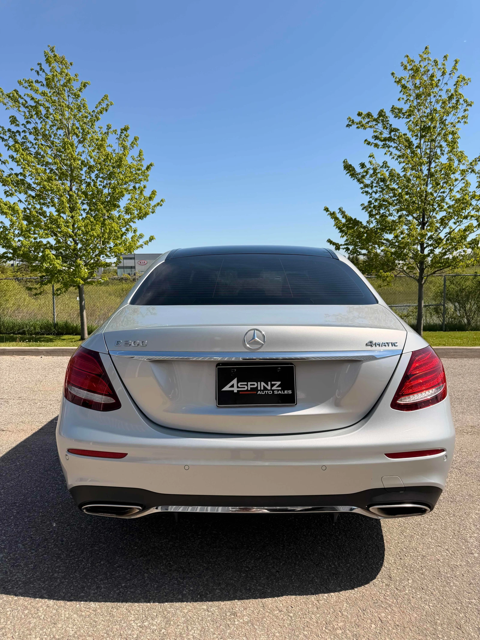 Mercedes-Benz E 300 * БЕЗ ЗАБЕЛЕЖКА * HUD * BURMESTER * 360, снимка 4 - Автомобили и джипове - 55967700