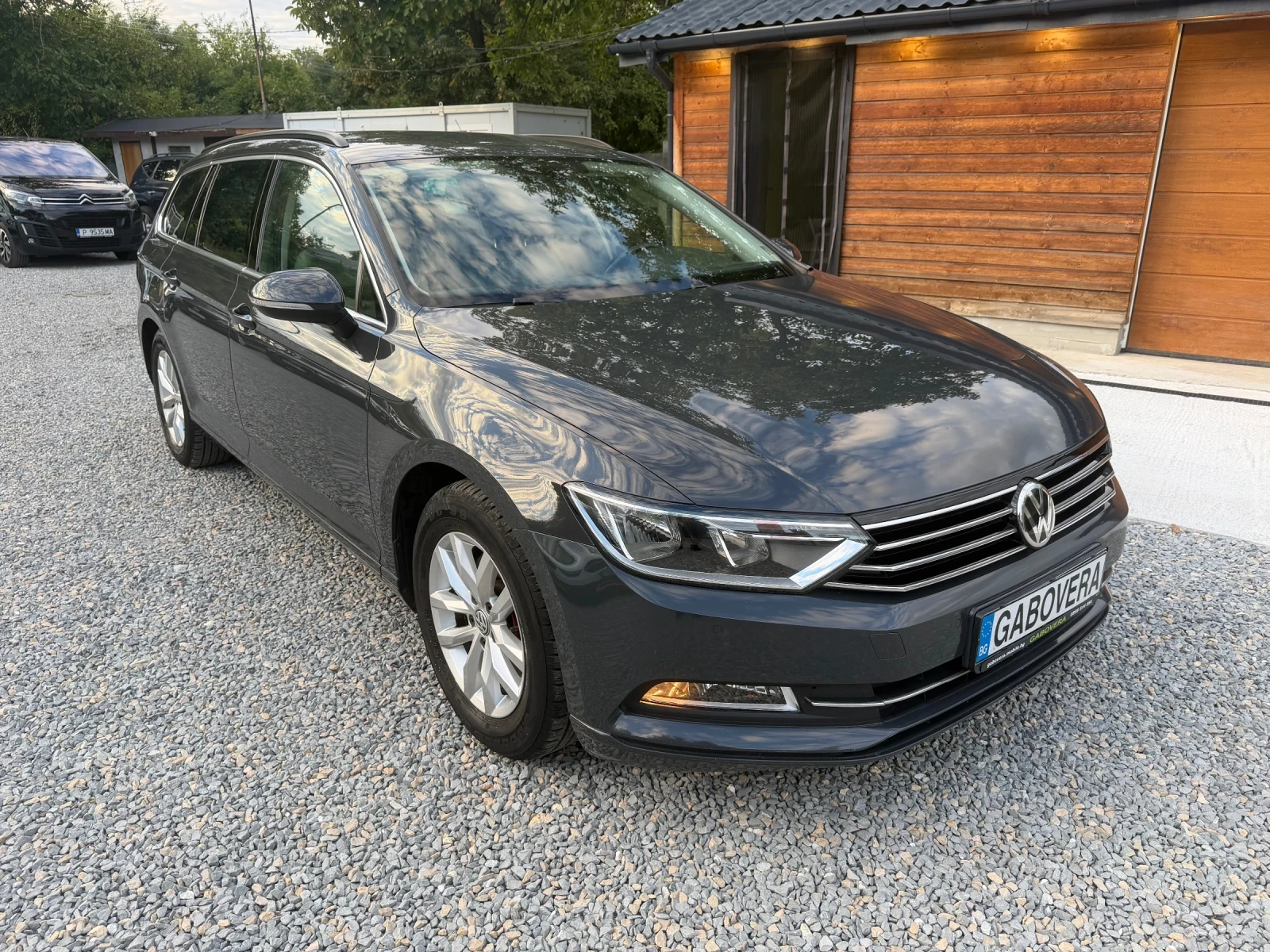 VW Passat 190кс. Дистроник/Кожа/Подгрев, снимка 2 - Автомобили и джипове - 56078418