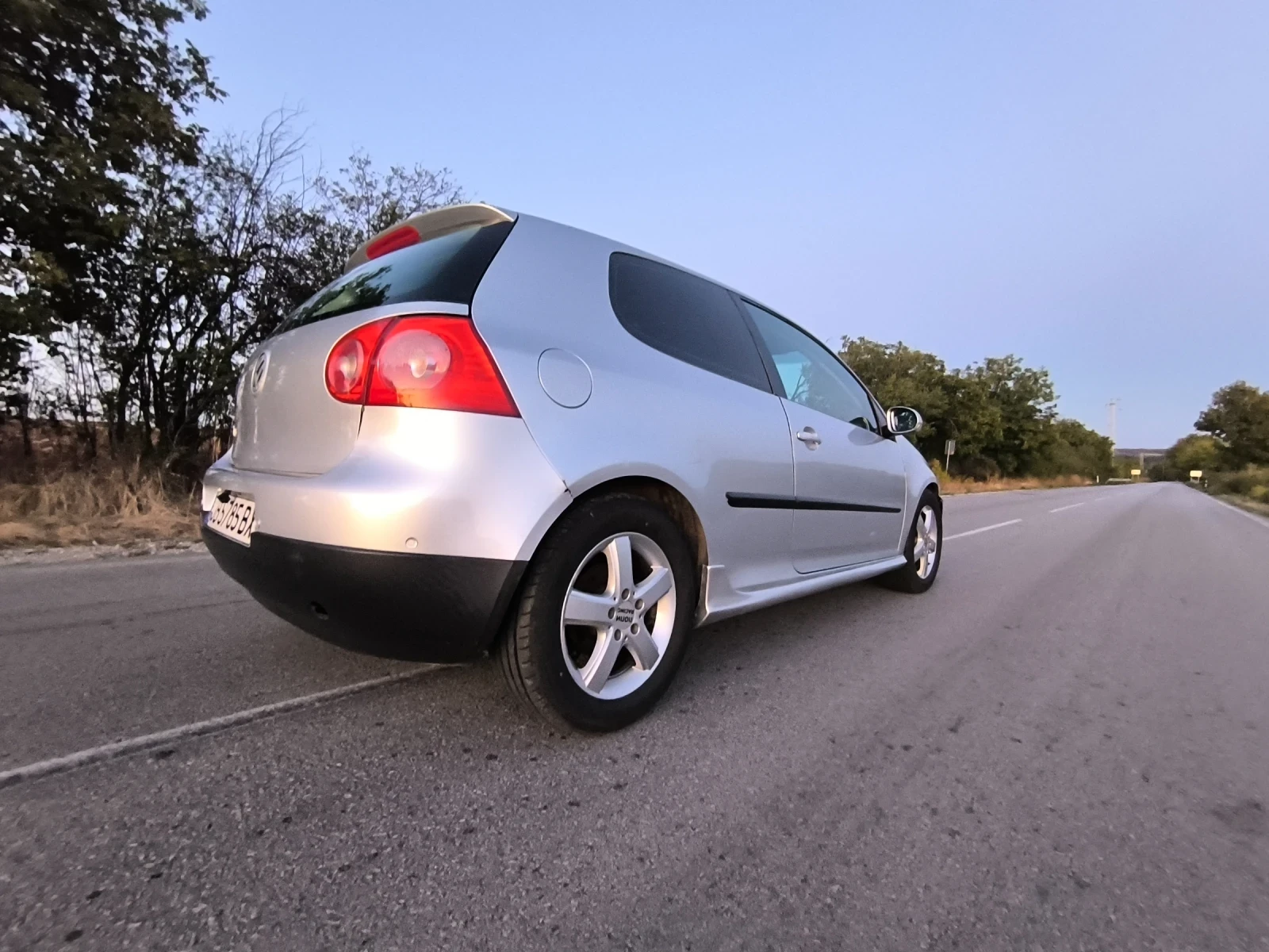 VW Golf 5, снимка 7 - Автомобили и джипове - 56300325