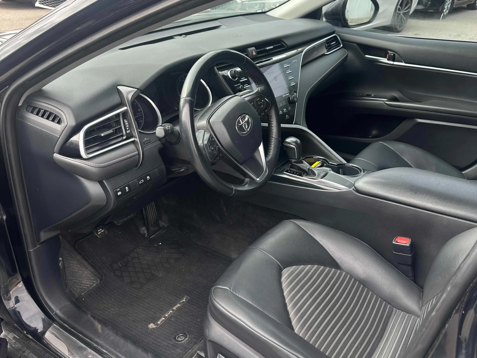 Toyota Camry CARFAX * FWD, снимка 6 - Автомобили и джипове - 56308020