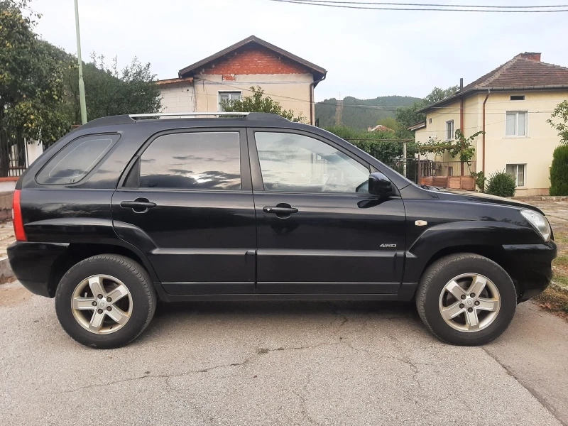 Kia Sportage 2.0 I  KLIMA KOJA 4x4, снимка 8 - Автомобили и джипове - 47429226