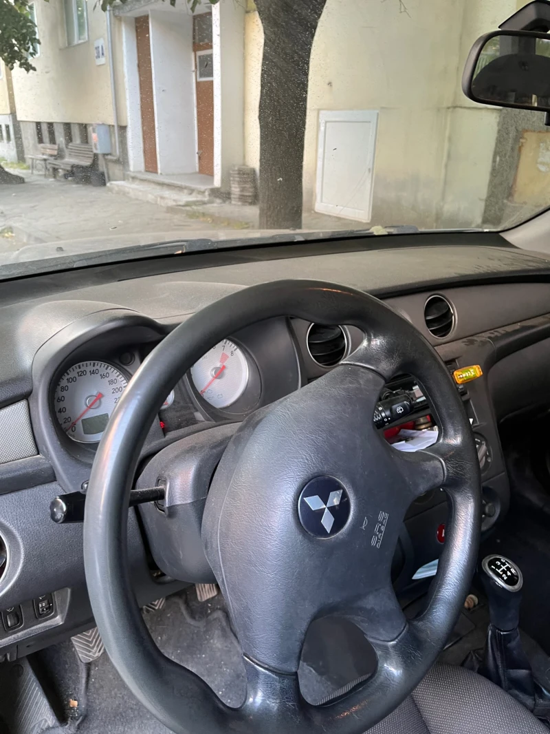 Mitsubishi Outlander Газ-Бензин 2000/136.   2004г 4x4, снимка 4 - Автомобили и джипове - 52674681