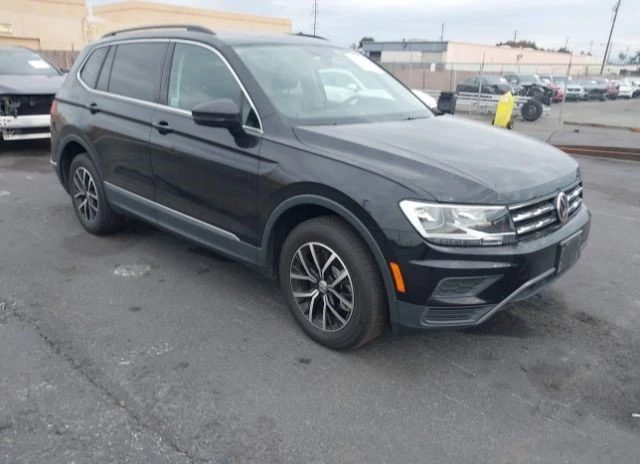 VW Tiguan 2.0T SE R-LINE BLACK* ПОДГРЕВИ* ПАНО* ФИКС.ЦЕНА, снимка 1 - Автомобили и джипове - 48524099