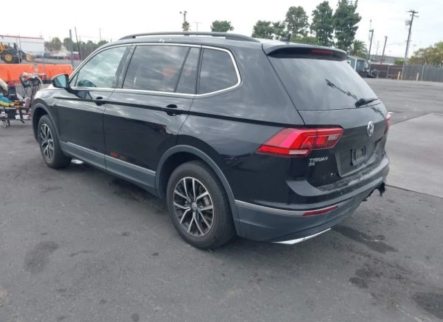 VW Tiguan 2.0T SE R-LINE BLACK* ПОДГРЕВИ* ПАНО* ФИКС.ЦЕНА, снимка 4 - Автомобили и джипове - 48524099