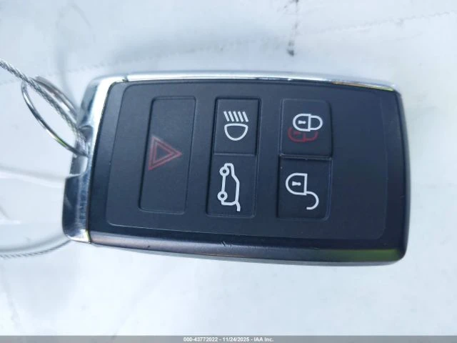 Jaguar F-PACE SPORT* AWD* * ПАНО* 3Д камера* Подгрев* 64к км* , снимка 12 - Автомобили и джипове - 52829962