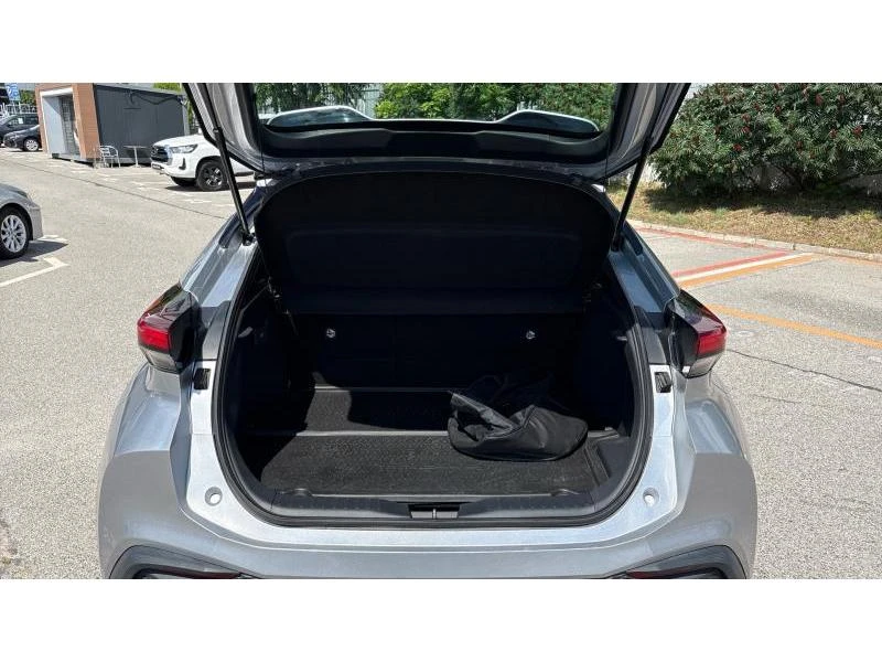Toyota C-HR 2.0 PHEV COOL, снимка 10 - Автомобили и джипове - 55573783