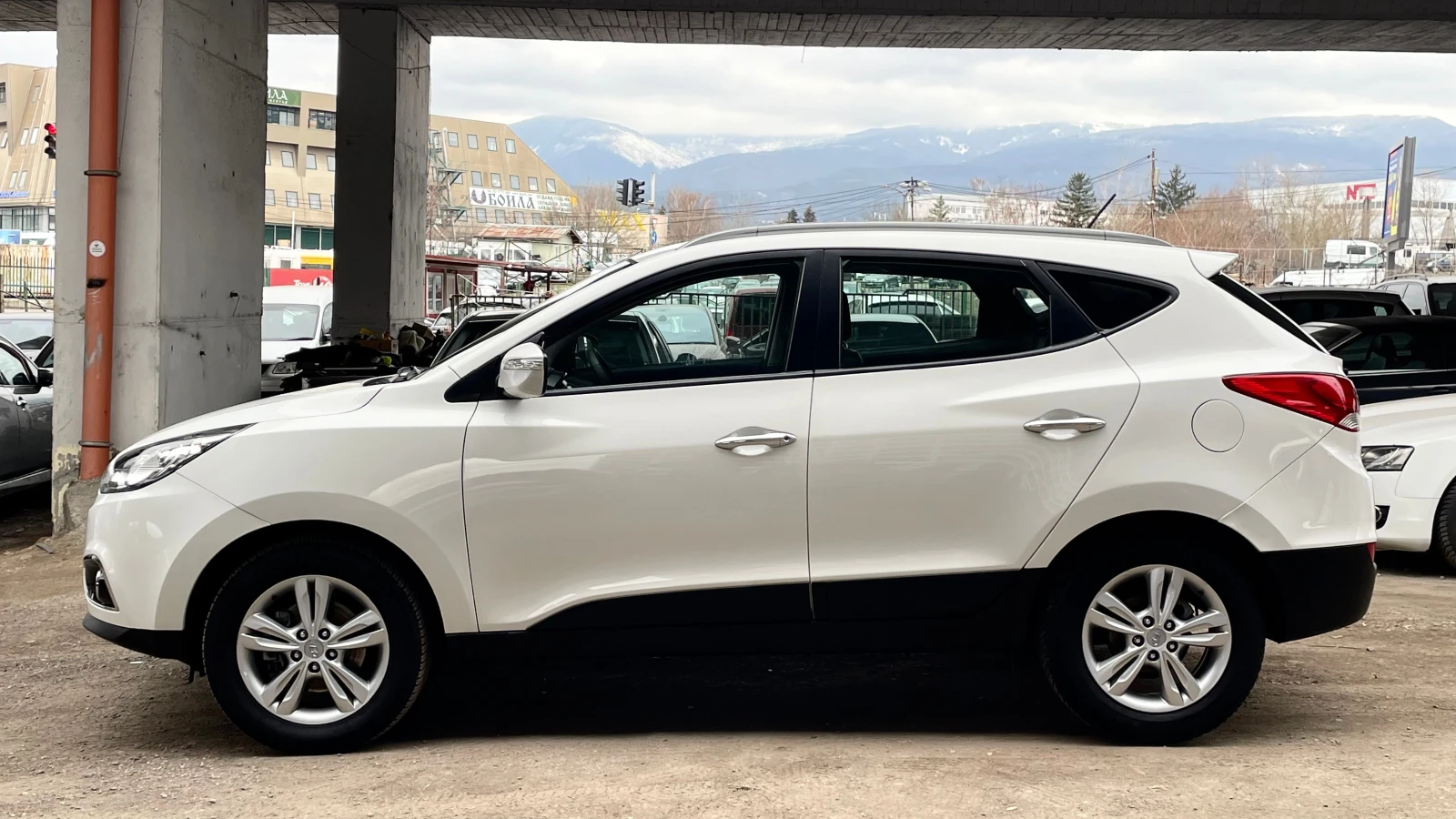 Hyundai IX35 СЕРВ. ДОК., снимка 8 - Автомобили и джипове - 53902399