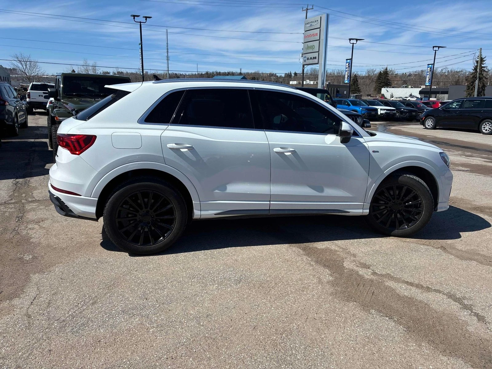 Audi Q3 Progressiv АВТО КРЕДИТ, снимка 4 - Автомобили и джипове - 54026056