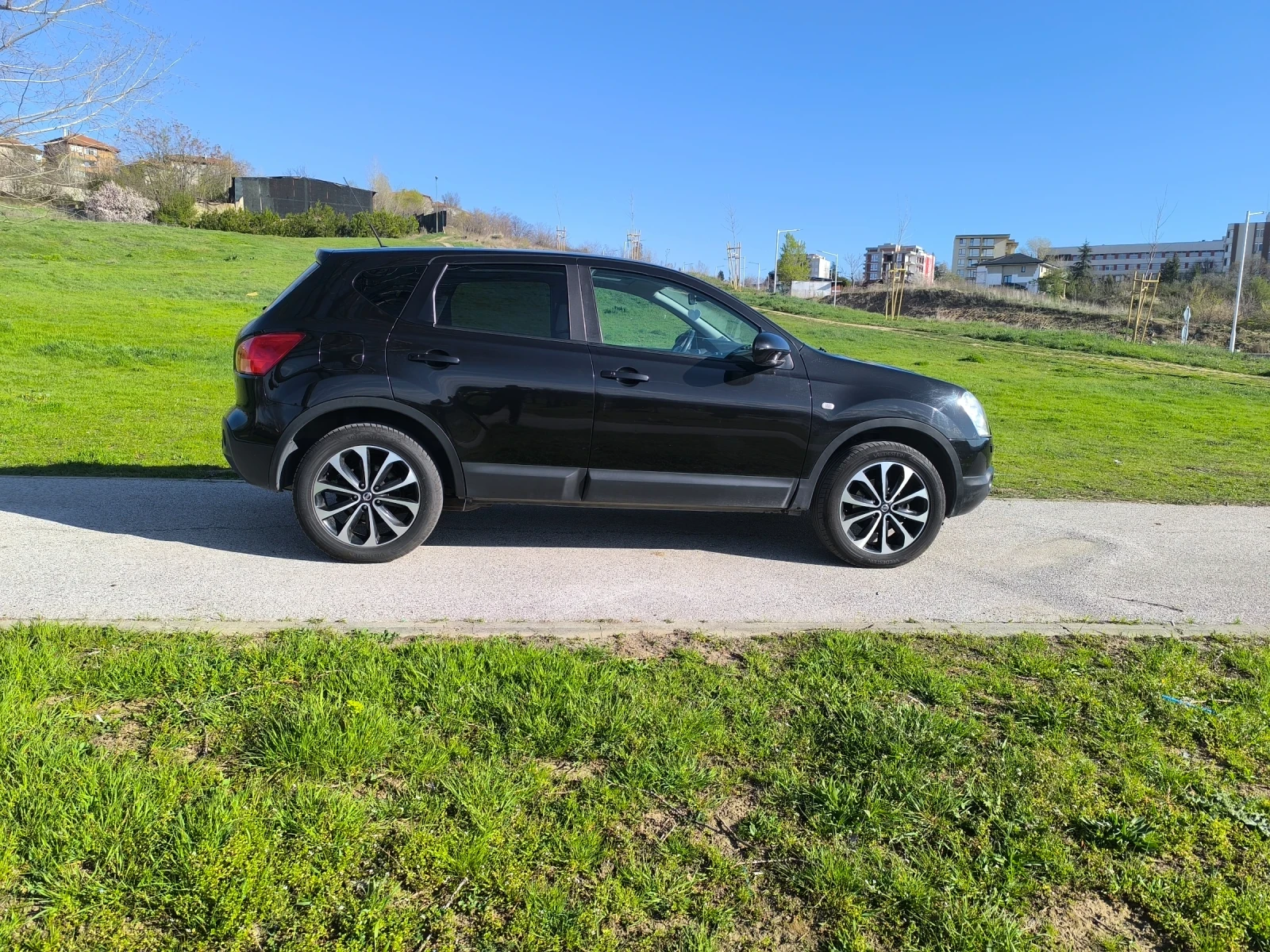 Nissan Qashqai 2.0/141 кс, снимка 4 - Автомобили и джипове - 54113302