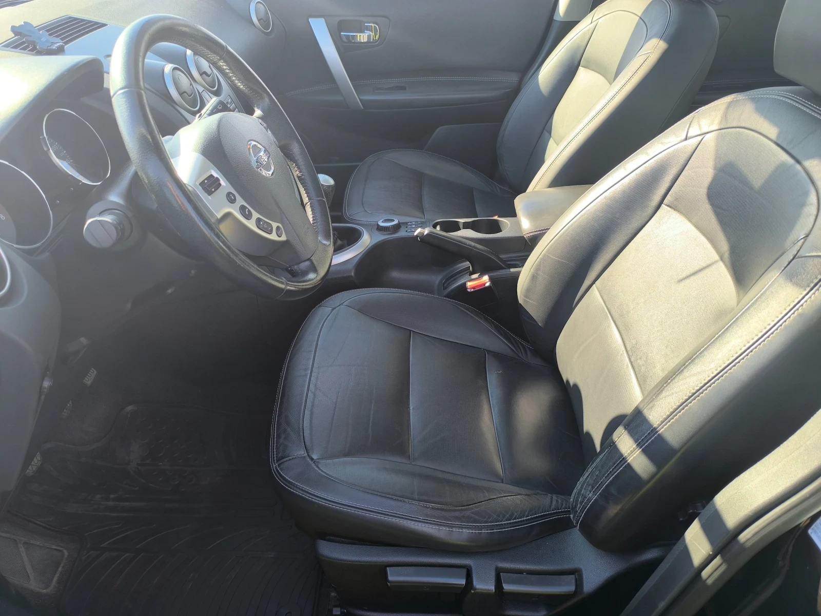Nissan Qashqai 2.0/141 кс, снимка 6 - Автомобили и джипове - 54113302