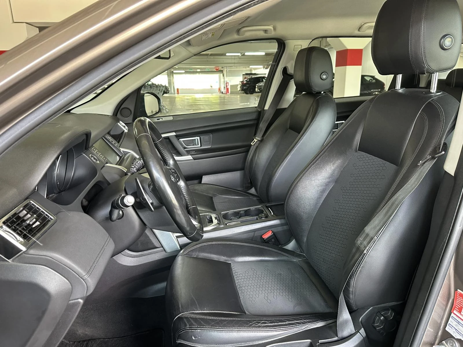 Land Rover Discovery Sport 2.0TD4 AWD, снимка 8 - Автомобили и джипове - 54615617