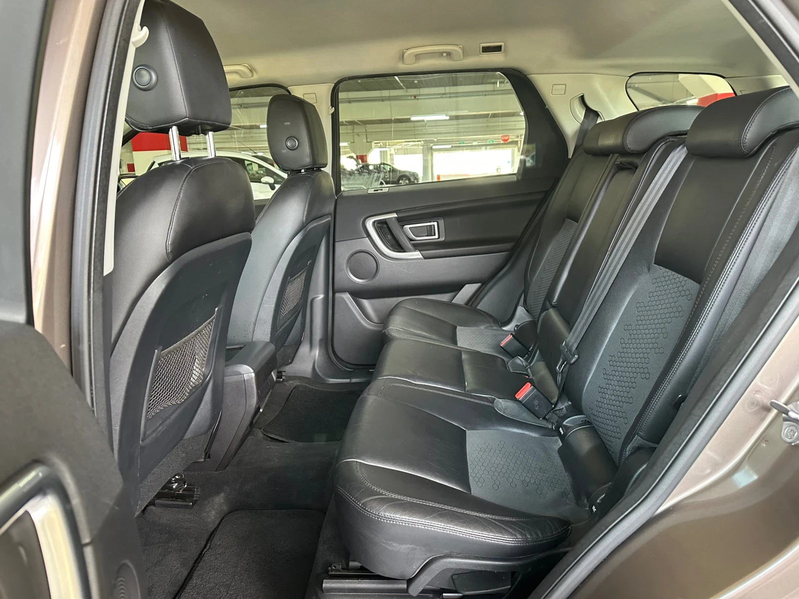 Land Rover Discovery Sport 2.0TD4 AWD, снимка 9 - Автомобили и джипове - 55792442
