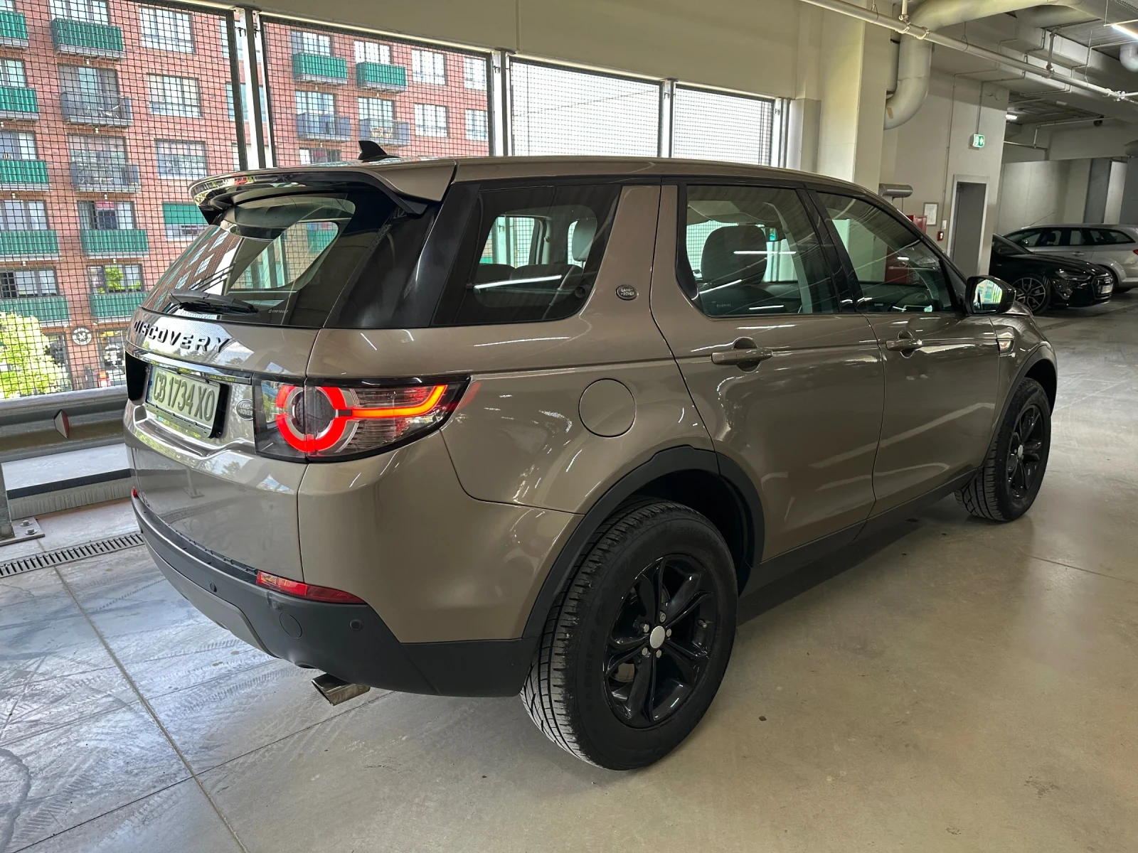 Land Rover Discovery Sport 2.0TD4 AWD, снимка 16 - Автомобили и джипове - 55792442