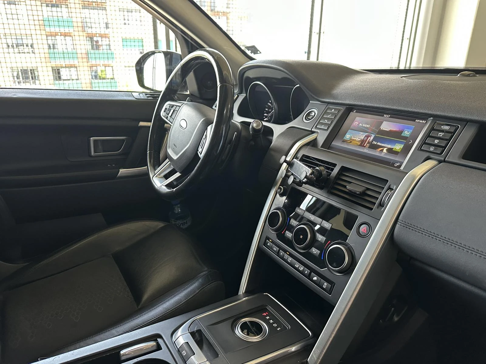 Land Rover Discovery Sport 2.0TD4 AWD, снимка 14 - Автомобили и джипове - 54615617