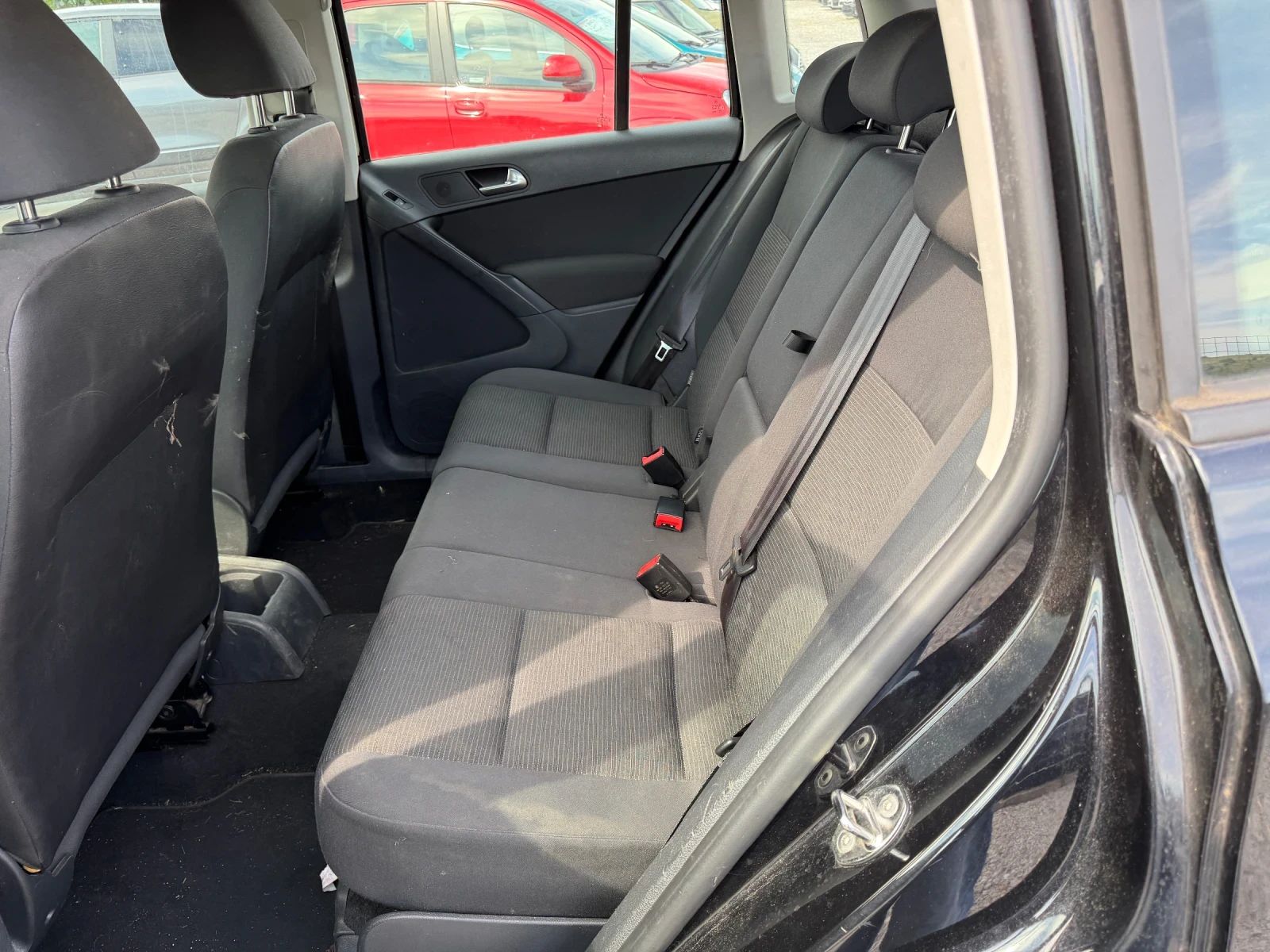 VW Tiguan 2.0TDI, снимка 5 - Автомобили и джипове - 54640340