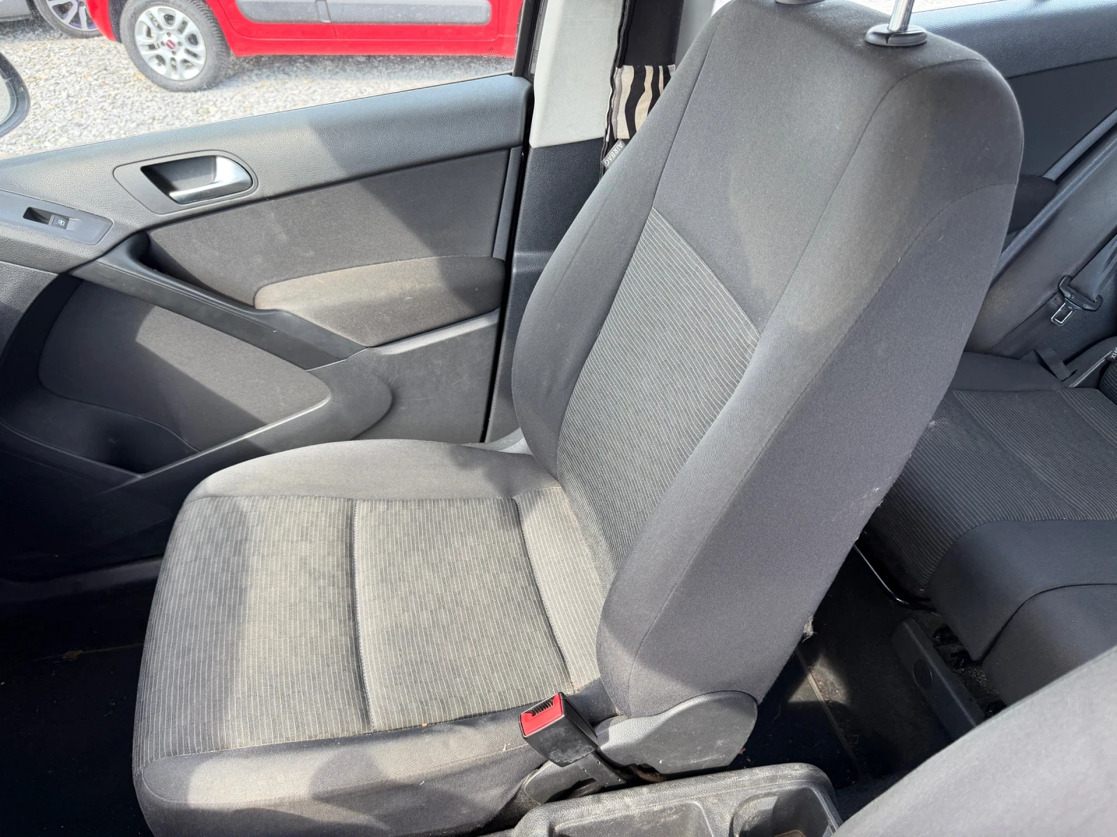 VW Tiguan 2.0TDI, снимка 8 - Автомобили и джипове - 54640340