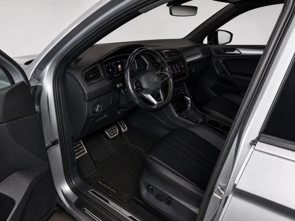 VW Tiguan Comfortline R-Line Black 4Motion, снимка 15 - Автомобили и джипове - 55437381