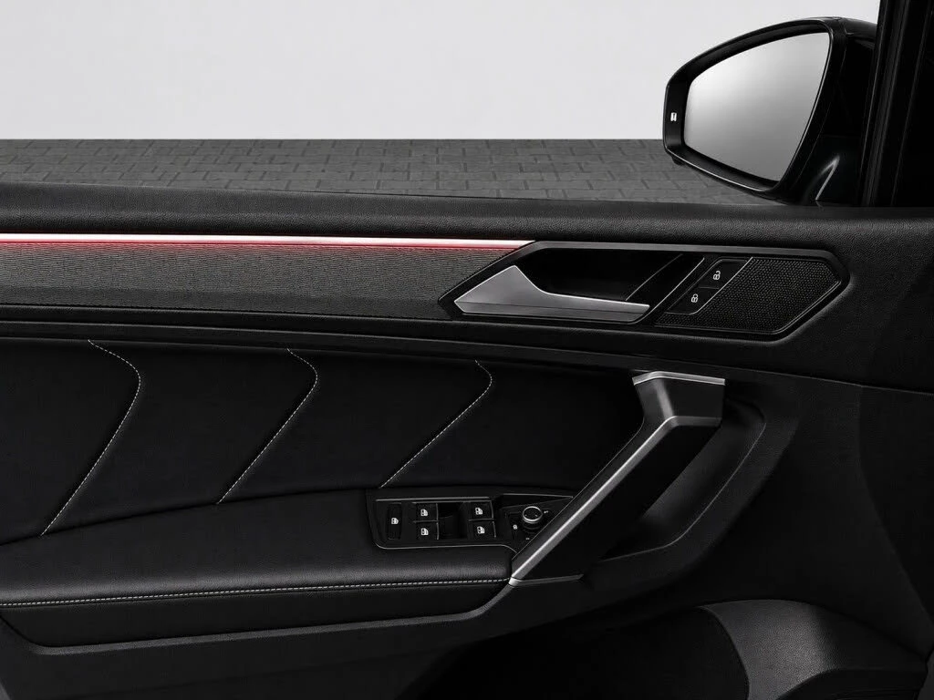 VW Tiguan Comfortline R-Line Black 4Motion, снимка 11 - Автомобили и джипове - 55437381