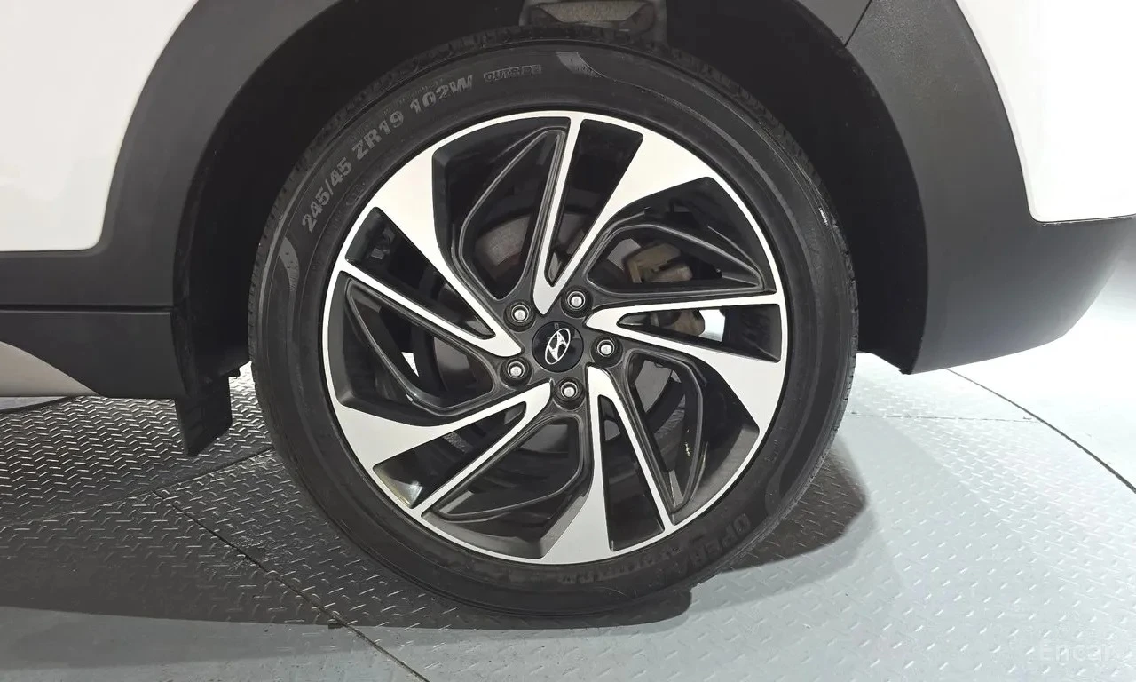 Hyundai Tucson Model 2019, снимка 17 - Автомобили и джипове - 55644179