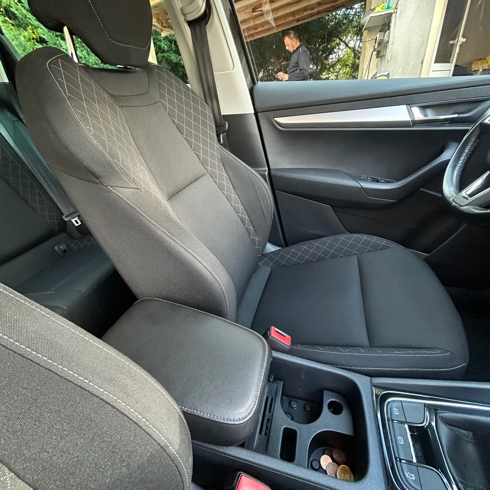 Skoda Karoq, снимка 10 - Автомобили и джипове - 56700500