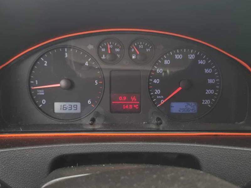 VW T5, снимка 7 - Бусове и автобуси - 52886536