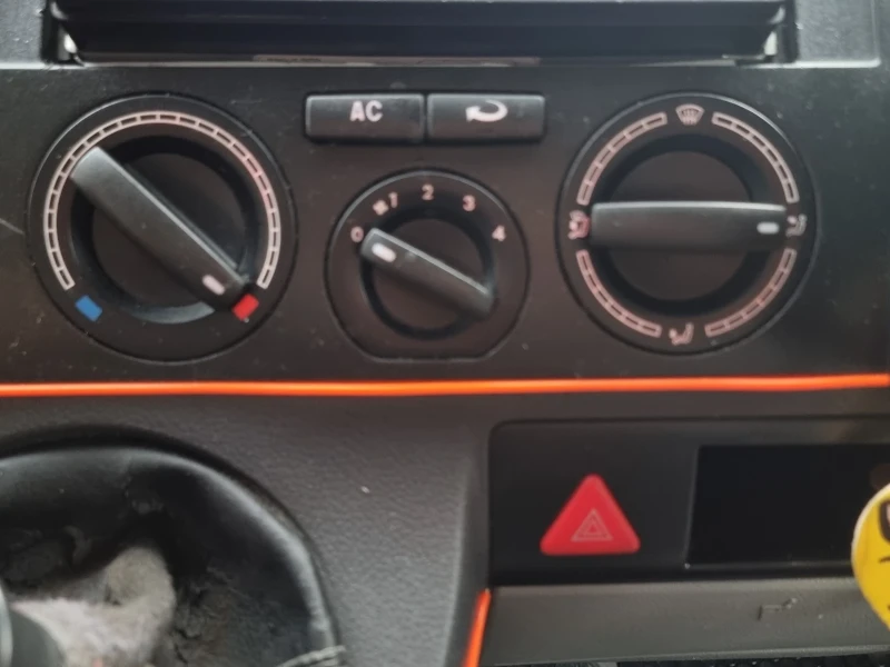 VW T5, снимка 8 - Бусове и автобуси - 52886536