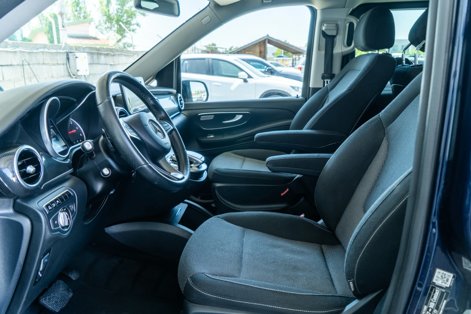 Mercedes-Benz V 250 4MATIC = 190HP = 2016 = TOP = ГАРАНЦИЯ = ЛИЗИНГ, снимка 12 - Бусове и автобуси - 55559292