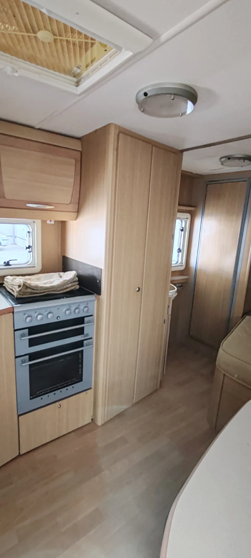 Каравана ABI abbey vogue gt fix 2008, снимка 8 - Каравани и кемпери - 52408637