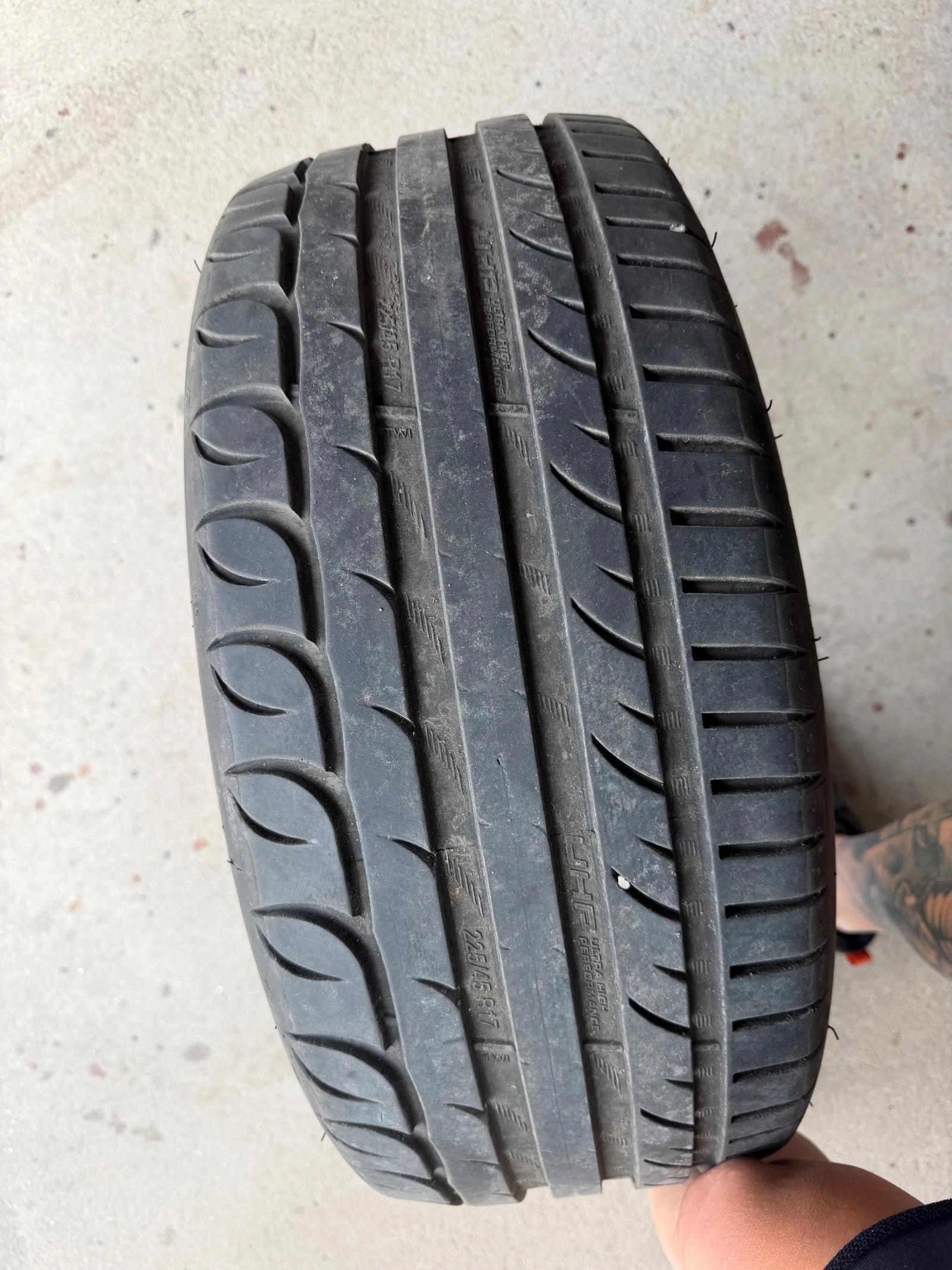 Гуми Летни 225/45R17, снимка 4 - Гуми и джанти - 56197164