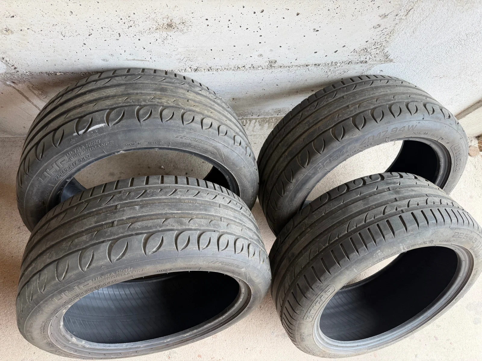 Гуми Летни 225/45R17, снимка 2 - Гуми и джанти - 56197164