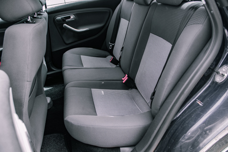 Seat Ibiza 1.4, снимка 7 - Автомобили и джипове - 45058088