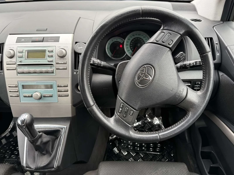 Toyota Corolla verso 2.0d4d, снимка 8 - Автомобили и джипове - 48774531