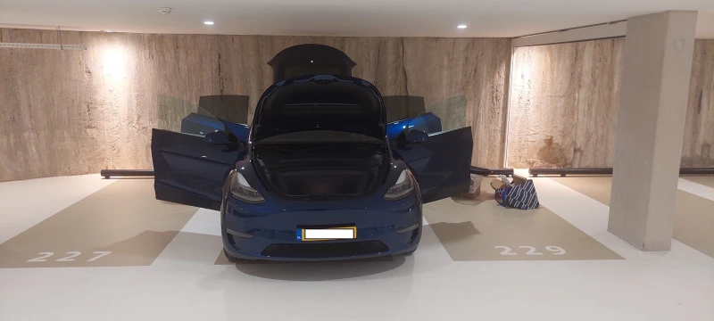 Tesla Model Y Long Range, снимка 12 - Автомобили и джипове - 48818292