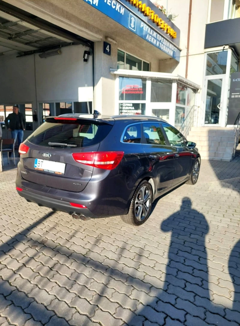 Kia Ceed SW, снимка 8 - Автомобили и джипове - 52507926