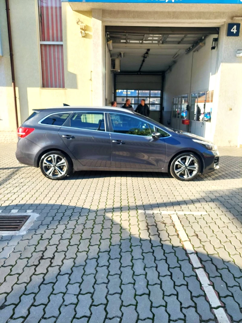 Kia Ceed SW, снимка 6 - Автомобили и джипове - 52507926