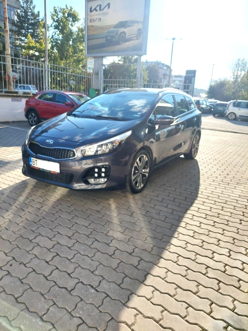 Kia Ceed SW, снимка 4 - Автомобили и джипове - 52507926