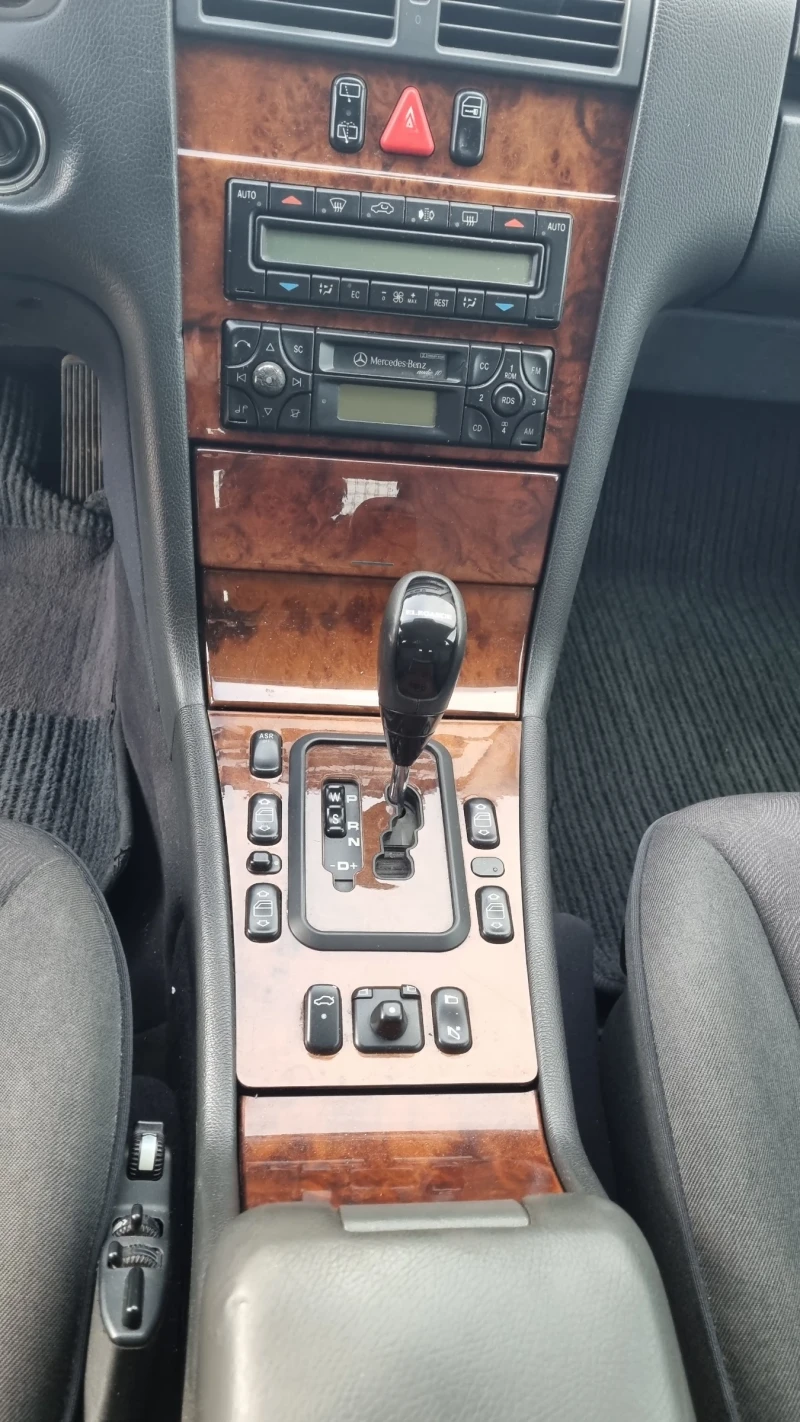 Mercedes-Benz E 320 CDI Elegance, снимка 13 - Автомобили и джипове - 52481439