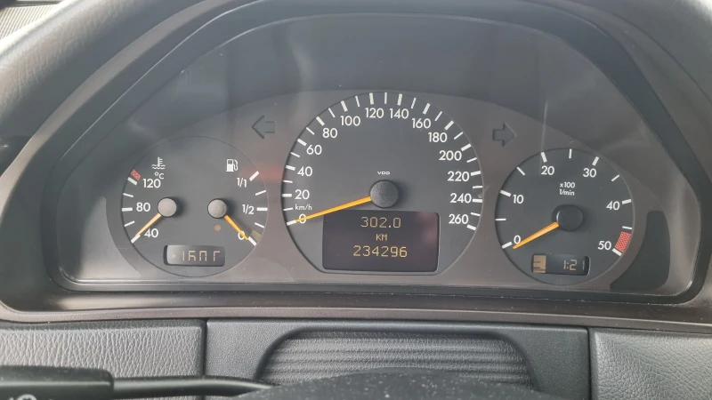Mercedes-Benz E 320 CDI Elegance, снимка 14 - Автомобили и джипове - 52481439