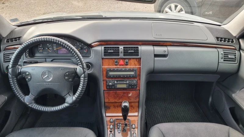 Mercedes-Benz E 320 CDI Elegance, снимка 11 - Автомобили и джипове - 52481439