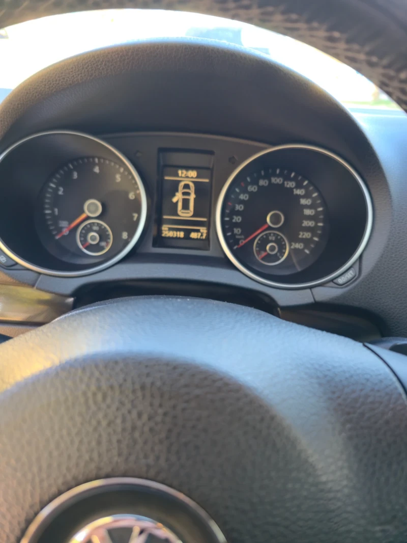 VW Golf 1.2 TSI, снимка 7 - Автомобили и джипове - 52705240