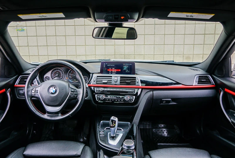 BMW 330 xDrive * АвтоКреди* (ЦЕНА ДО БГ)* , снимка 12 - Автомобили и джипове - 53205946