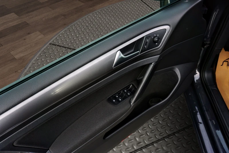 VW Golf 1.6TDI TRENDLINE, снимка 5 - Автомобили и джипове - 53284606